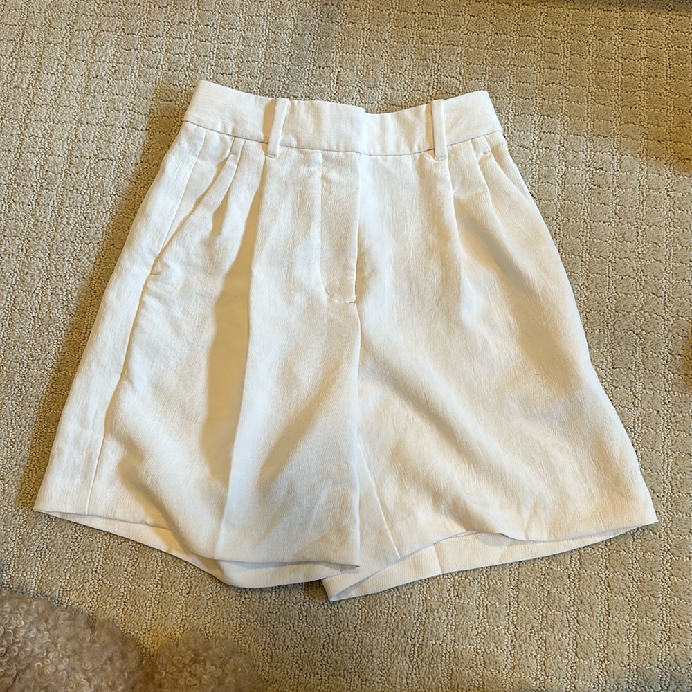 Aritzia Wilfred effortless shorts 7”